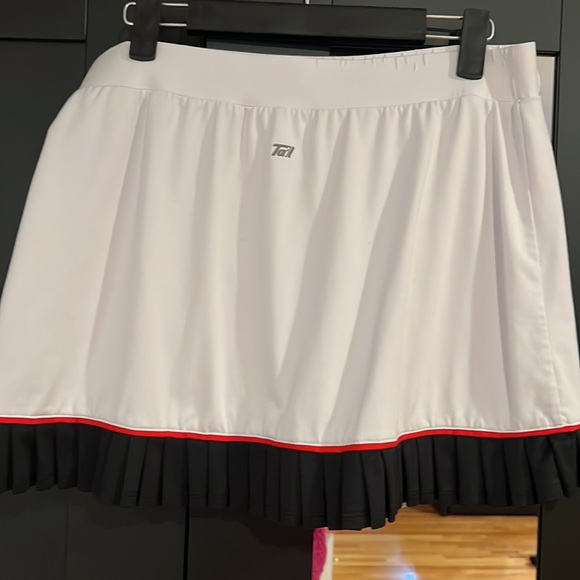 Tail brand Tennis skirt Medium fits generous - Picture 2 of 3